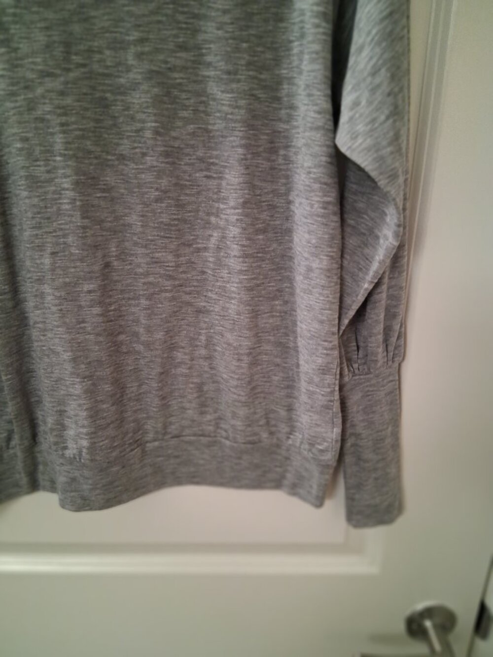 Saint Grace Women's Heather Gray Scoop Neck Long Sleeve Top SZ L - Picture 2 of 7